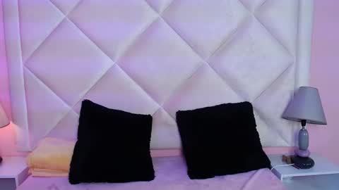 Snapshot of miaasmiith_ chatting on November 8, 3:29 am Alexandra online show from November 8, 3:29 am