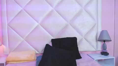 Snapshot of miaasmiith_ chatting on November 8, 3:34 pm Alexandra online show from November 8, 3:34 pm