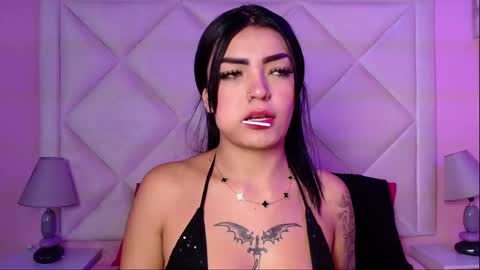 Snapshot of miaasmiith_ chatting on November 22, 2:05 pm Alexandra online show from November 22, 2:05 pm