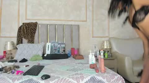 Miaasummer online show from June 24, 11:31 am
