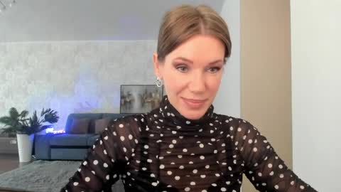 Mia online show from May 28, 4:21 am