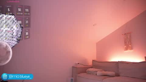 miablueye online show from September 16, 5:03 pm