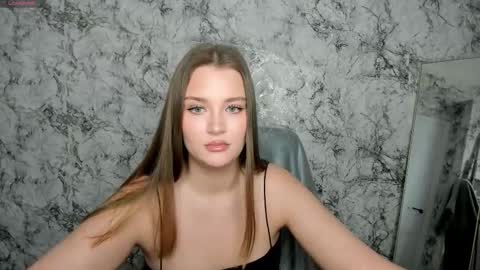 Mia online show from March 1, 5:15 pm