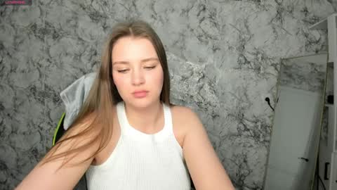 Mia online show from April 4, 6:38 pm