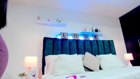 Snapshot of miabrunette23 chatting on December 15, 3:56 am MIA online show from December 15, 3:56 am