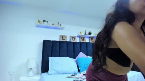 Snapshot of miabrunette23 chatting on December 30, 2:53 am MIA online show from December 30, 2:53 am