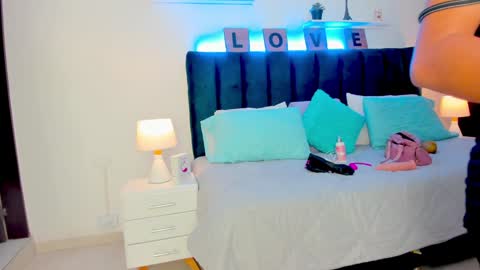 Snapshot of miabrunette23 chatting on January 8, 3:40 am MIA online show from January 8, 3:40 am