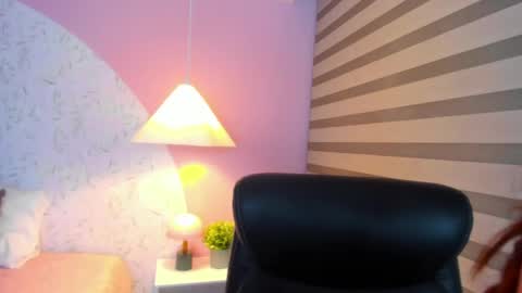 Snapshot of miabunny__1 chatting on June 2, 3:19 am miabunny online show from June 2, 3:19 am