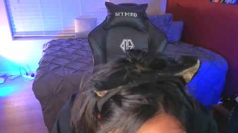 Mia online show from December 21, 1:26 am