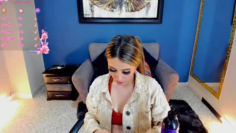 Snapshot of miacarperrlux chatting on February 26, 1:11 am MiaCarper online show from February 26, 1:11 am