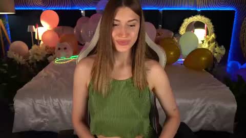 Mia online show from July 2, 1:06 pm