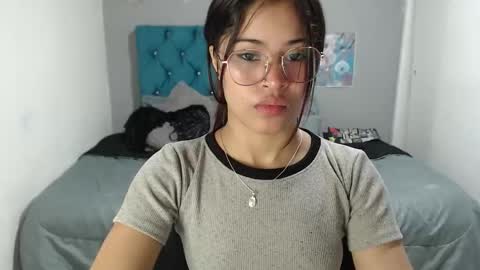 miacumgirl online show from February 18, 12:23 pm