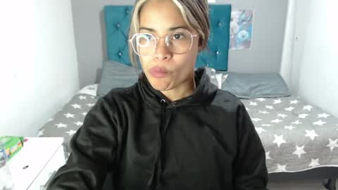 miacumgirl online show from April 16, 12:17 pm