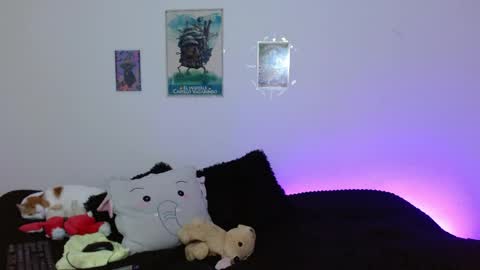 Mia david      online show from April 14, 9:32 pm