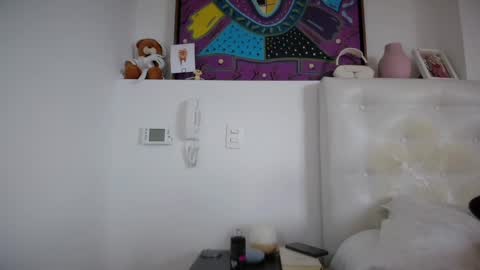 Mia online show from April 2, 7:55 pm