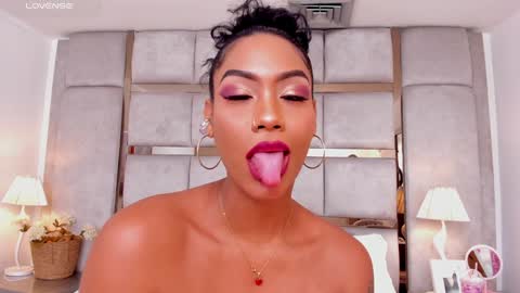 Call me Mia online show from December 11, 10:27 pm