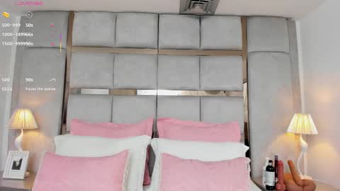 Call me Mia online show from October 9, 8:40 pm