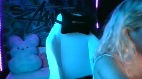 miaellababy online show from October 1, 4:29 am