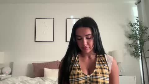 Snapshot of miafallsxo chatting on October 23, 12:32 am miafallsxo online show from October 23, 12:32 am