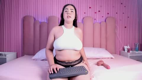 miafarrog online show from April 21, 7:50 pm