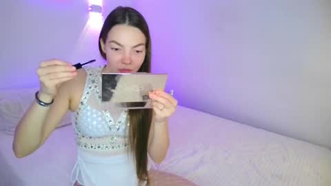 Mia online show from May 8, 1:00 am
