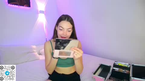 Mia online show from May 19, 1:11 am