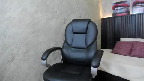 Mia online show from November 21, 12:59 pm