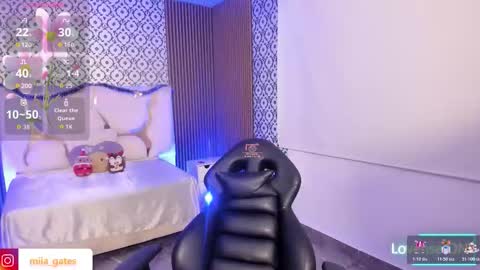 Mia online show from November 27, 3:52 am