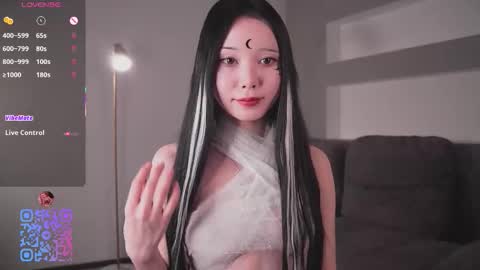 Mia online show from October 27, 7:45 am