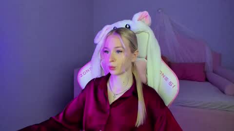 Mia online show from October 9, 5:22 pm