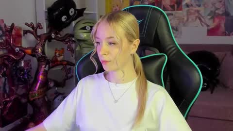 Mia online show from October 29, 6:20 pm