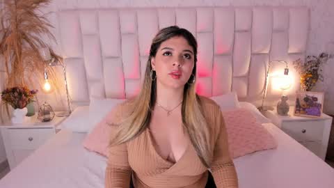 Snapshot of miagreys_ chatting on July 4, 7:09 pm mia greys online show from July 4, 7:09 pm
