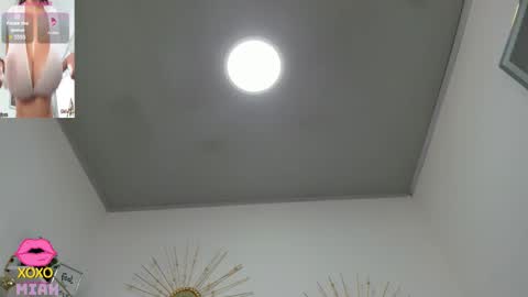 Miah Collins online show from December 16, 7:52 pm