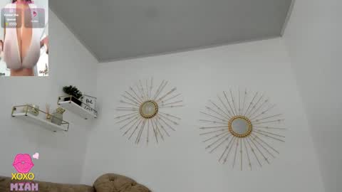 Miah Collins online show from December 18, 7:09 pm