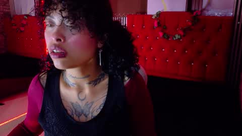 Snapshot of miahernadez303av chatting on January 13, 4:18 am MIA VELEZ online show from January 13, 4:18 am