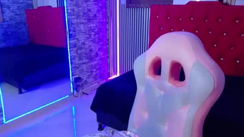 Snapshot of miahernadez303av chatting on February 3, 4:54 am MIA VELEZ online show from February 3, 4:54 am