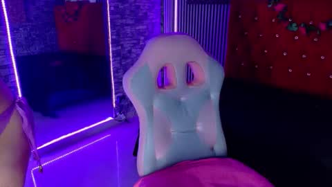 Snapshot of miahernadez303av chatting on March 13, 7:26 am MIA VELEZ online show from March 13, 7:26 am