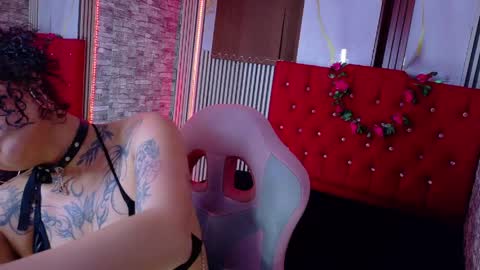 Snapshot of miahernadez303av chatting on April 10, 4:06 am MIA VELEZ online show from April 10, 4:06 am