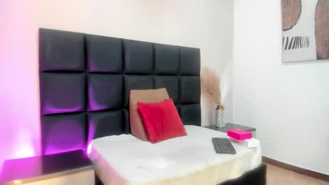 Snapshot of miahertz chatting on February 3, 11:59 am miahertz online show from February 3, 11:59 am