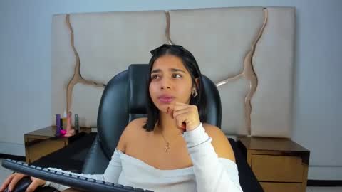 miahsex69 online show from September 12, 4:45 am