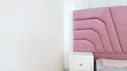 miajhonsonx online show from March 28, 7:24 pm