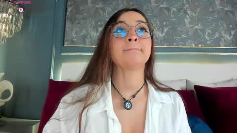 Mia  online show from May 31, 3:36 am