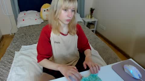 Snapshot of miakimiko chatting on May 14, 3:02 am miakimiko online show from May 14, 3:02 am