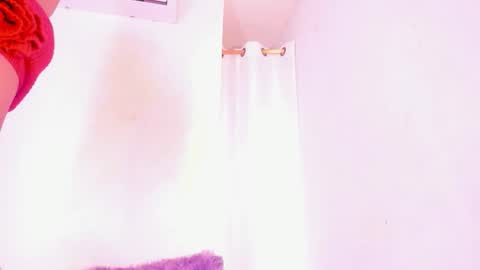 miakirshner_ online show from December 16, 4:56 pm