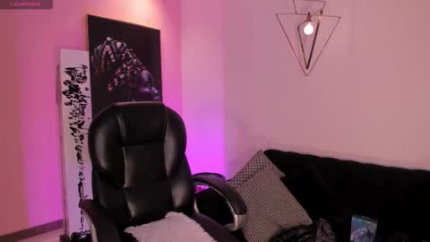 Call me Mia  online show from October 27, 7:29 pm