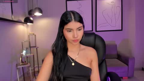 Call me Mia  online show from December 5, 7:32 pm