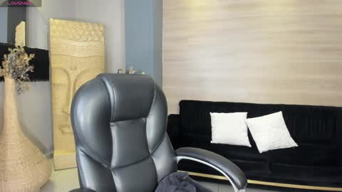 Call me Mia  online show from March 31, 7:36 pm