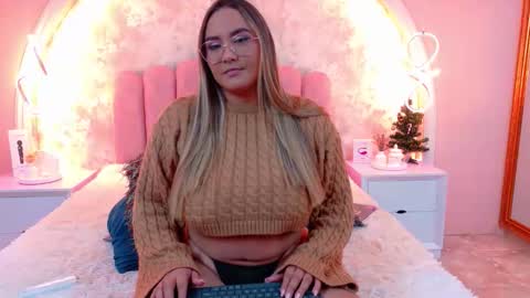 Mia online show from December 23, 4:10 am