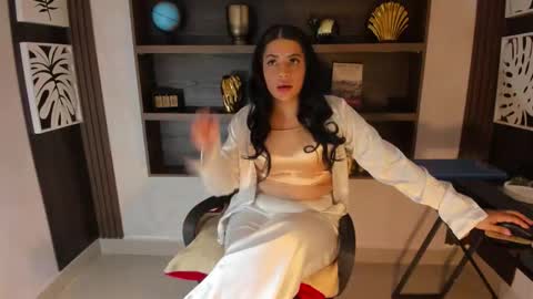 Snapshot of mialoraine chatting on January 16, 11:47 am Mia 3 online show from January 16, 11:47 am