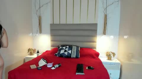 Snapshot of mialoraine chatting on February 5, 11:37 am Mia 3 online show from February 5, 11:37 am